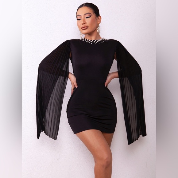 Dresses & Skirts - Backless Pearl Detail Pleated Split Sleeve Dress